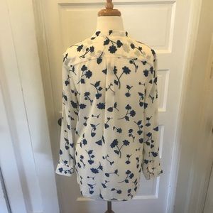 Banana Republic Tops - Banana Republic wrinkle free flower blouse Banana Republic Tops - Banana Republic wrinkle free flower blouse